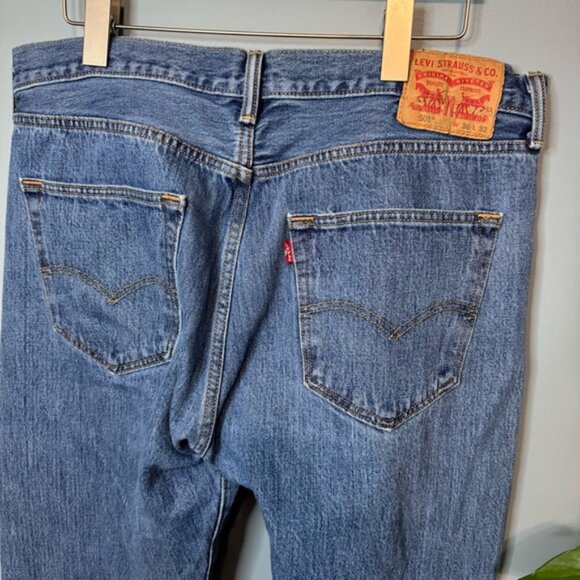 Levi's 501 Button Fly Jeans Denim Men's Blue. Size 36x32 (actual 35x30.5) - Picture 6 of 12